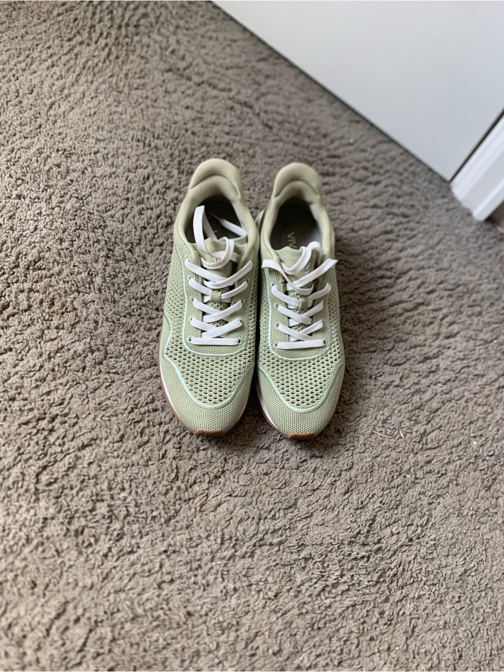 Light Green Women's Mesh Lace-Up Sneakers